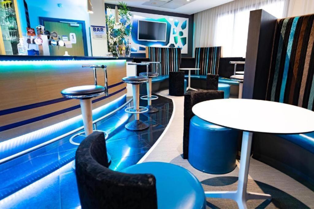 Saint Cloud Citea Access Dayuse Room -- 10 Minutes La Defense 20 Minutes Paris Parc Expo المظهر الخارجي الصورة